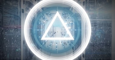 Sunucu odasının her tarafında tarama ve beyaz şekiller. Küresel teknoloji, bilgisayar ve dijital arayüz kavramı dijital olarak oluşturulmuş görüntü.