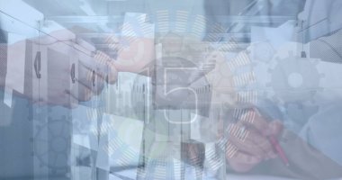 İş adamları üzerinden finansal veri işleme görüntüsü. Küresel finans ve sağlık konsepti.