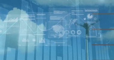 Rüzgar türbini üzerinde finansal veri işleme animasyonu. Küresel ekoloji, finans ve dijital arayüz kavramı dijital olarak oluşturulmuş video.