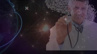 Dijital insan animasyonu, dünya, çizgilerle bağlantılı noktalar, steteskoplu beyaz erkek doktor. Dijital bileşik, çoklu maruz kalma, küreselleşme, sağlık ve teknoloji kavramı.