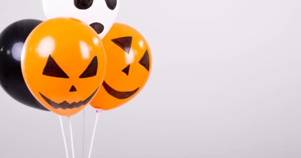 Animation Von Luftballons Auf Weißem Hintergrund Halloween Herbst Feier Und — Stockvideo