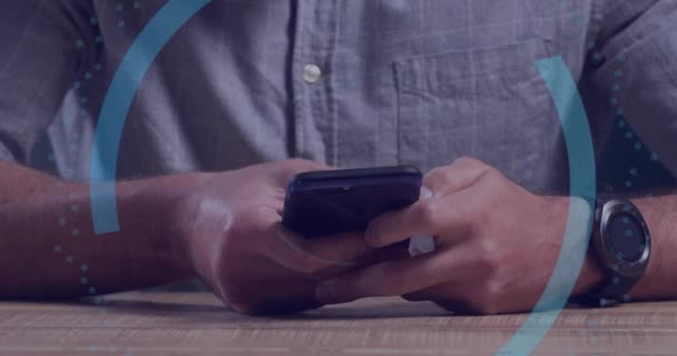 Animacja Cyfrowego Kłódki Rękach Białego Człowieka Pomocą Smartfona Koncepcja Bezpieczeństwa — Wideo stockowe