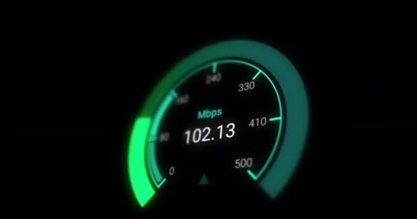 黒い背景に緑色の速度計のアニメーション インターネットの速度 技術の概念はデジタルで生成されたビデオ — ストック動画