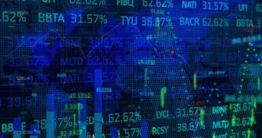Finansal veri işleme görüntüsü ve dünya haritası üzerinde borsa mavi arka planda. Küresel teknoloji, finans ve dijital arayüz kavramı dijital olarak oluşturulmuş görüntü.