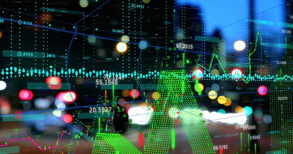 针对夜间城市交通的财务数据处理图像 全球金融和商业技术概念 — 图库照片