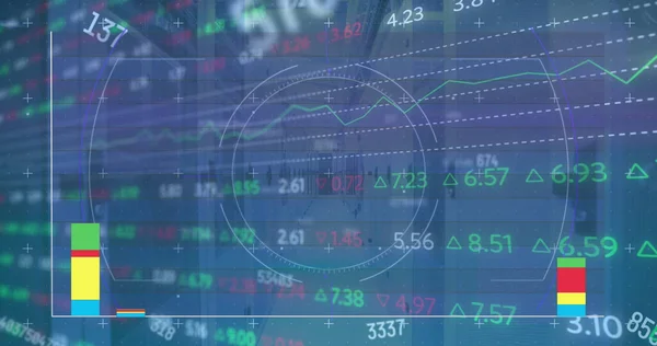 Obrázek Akciového Trhu Zpracování Statistických Dat Proti Počítačové Serverové Místnosti — Stock fotografie