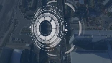 Radar ve bar grafiğinin hareketli araçlarla şehir manzarasının havadan görüntüsü. Dijital bileşik, çoklu pozlama, rapor, finans, iş dünyası, gökdelenler ve teknoloji kavramı.