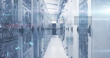 Bilgisayar sunucu odasına karşı matematik denklemleri ve veri işleme animasyonları. Bilgisayar arayüzü ve iş veri depolama teknolojisi kavramı