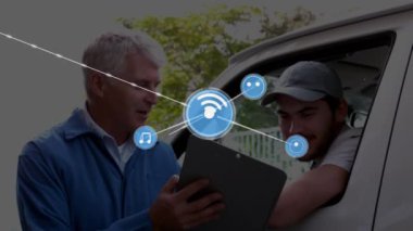 Kamyonetteki sürücüye pano gösteren beyaz adamın üzerindeki çizgilerle bağlantılı simgelerin canlandırılması. Dijital bileşik, çoklu pozlama, araç, iletişim, müzik, internet, teknoloji konsepti.