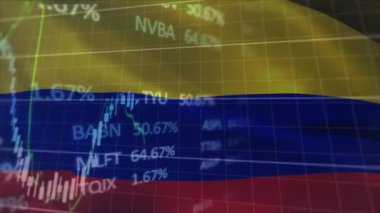 Kolombiya bayrağı üzerinde veri işleme animasyonu. Küresel vatanseverlik ve dijital arayüz kavramı dijital olarak oluşturulmuş video.