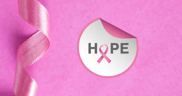 ピンクの意識リボン コピースペースと円形のステッカーを剥離で希望のテキストの複合体 医療の概念 — ストック写真