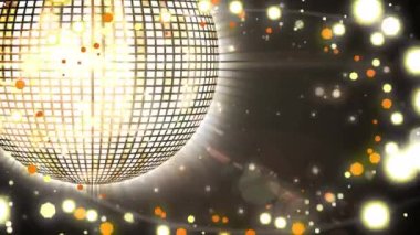 Retro ayna disko topu animasyonu ve noel perisi ışıkları yanıp sönüyor. Noel, parti, şenlik, kutlama ve geleneksel konsept dijital olarak oluşturulmuş video.