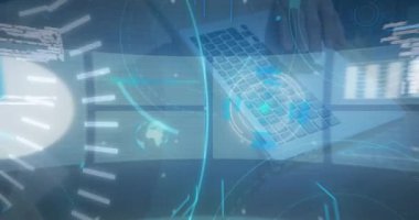 Klavye üzerinde 5G metin ve veri işleme ile kapsam taramasının animasyonu. Küresel teknoloji, bilgisayar ve dijital arayüz kavramı dijital olarak oluşturulmuş video.