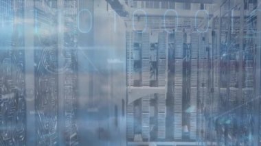 Mavi gökyüzündeki bulutlarla bilgisayar sunucu odasındaki bağlantı ağının animasyonu. Küresel ağ ve iş veri depolama teknolojisi kavramı