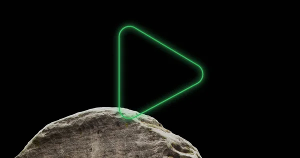 Aydınlatılmış Dijital Çalma Düğmesi Simgesi Siyah Arka Planda Kayanın Üzerinde — Stok fotoğraf
