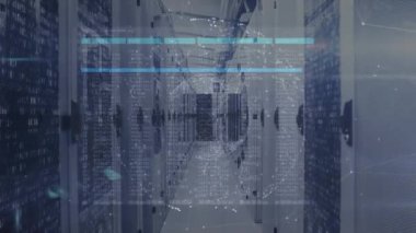 Boş bilgisayar sunucu odasıyla bağlantı ağı üzerinden veri işleme animasyonu. Bilgisayar arayüzü ve iş veri depolama teknolojisi kavramı