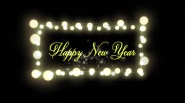 Mutlu yeni yıl metninin animasyonu. Siyah arka planda, Noel perisi ışıkları çerçevesinde. Yeni yıl, Noel, şenlik, kutlama ve gelenek konsepti dijital olarak oluşturuldu.