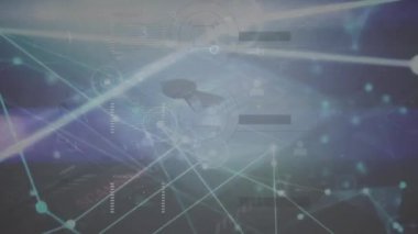 Asma kilit simgesi üzerinde veri işleme ile bağlantı ağının animasyonu. Teknoloji, çevrimiçi güvenlik ve dijital arayüz kavramı dijital olarak oluşturulmuş video.