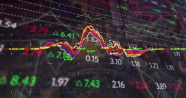 Şehir manzarası üzerinde veri işleme animasyonu. küresel iş ve dijital arayüz kavramı dijital olarak oluşturulmuş video.