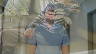 Kafkasyalı yaşlı kadınların ameliyat odasında cerrah animasyonu. Küresel tıp konsepti dijital olarak oluşturulmuş video.