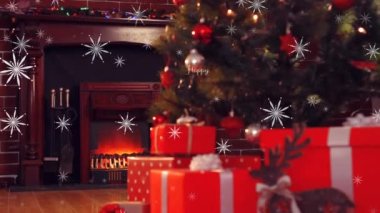 Mevsim kutlamalarının animasyonu hediyeler, şömine ve yılbaşı ağacı üzerinden yazılıyor. Noel, şenlik, kutlama ve gelenek konsepti dijital olarak oluşturuldu.
