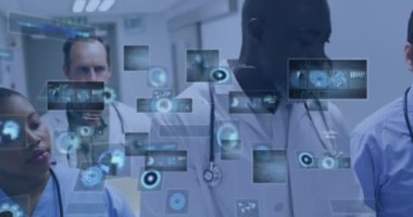 Çeşitli doktorların konuştuğu veri işleme animasyonu. Küresel tıp ve dijital arayüz kavramı dijital olarak oluşturulmuş video.