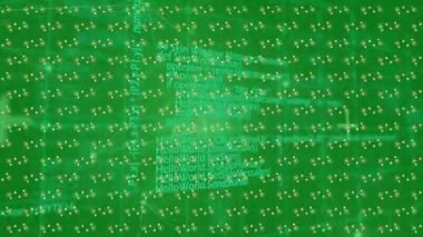 Veri işleme üzerinden şekillerin animasyonu ve yeşil arkaplandaki bağlantı ağı. Teknoloji, bilgisayar ve dijital arayüz kavramı dijital olarak oluşturuldu.