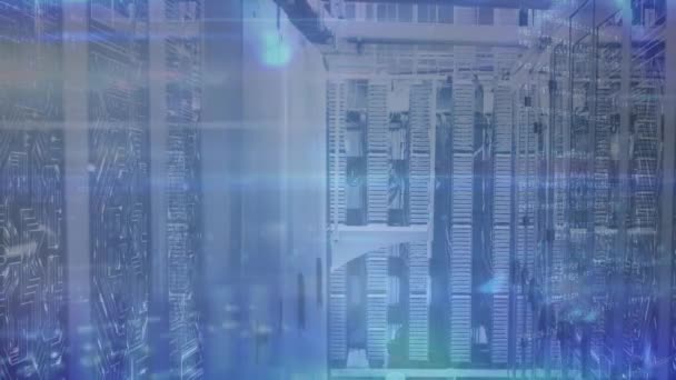 在空的计算机服务器室中动画蓝光小径和数据处理 计算机接口和业务数据存储技术概念 — 图库视频影像