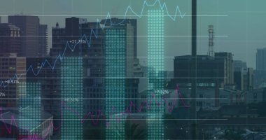 Şehir manzarası üzerinde finansal veri işleme resmi. Küresel iş, finans, veri işleme ve dijital arayüz kavramı dijital olarak oluşturuldu.
