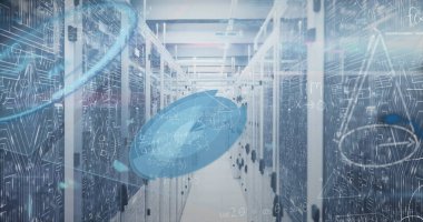 Bilgisayar sunucu odasına karşı matematiksel denklemlerin ve veri işlemenin resmi. Bilgisayar arayüzü ve iş veri depolama teknolojisi kavramı