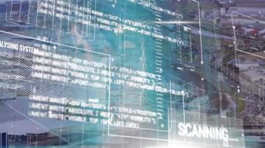 Karayolu trafiğinde işlenen çeşitli veri ve grafiklerle dijital ekranın animasyonu. Küresel veri işleme, dijital arayüz, iletişim ve teknoloji konsepti dijital olarak oluşturulmuş video.