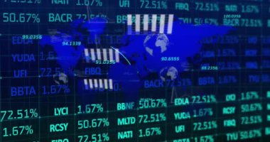 Dünya haritası ve dünya çapında finansal veri işleme animasyonu. Küresel iş, finans ve veri işleme kavramı dijital olarak oluşturulmuş video.