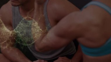 Spor salonunda egzersiz yapan beyaz tenli bir çiftin DNA 'sının canlandırılması. Küresel spor, bilim ve dijital arayüz kavramı dijital olarak oluşturulmuş video.