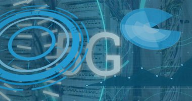 Sunucu odasında 5G metin ve veri işleme ile tarama alanı görüntüsü. Küresel teknoloji, bilgisayar ve dijital arayüz kavramı dijital olarak oluşturulmuş görüntü.