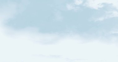 Bulutlu mavi gökyüzü ve kopyalama alanı. Gökyüzü, bulutlar, hava, arkaplan ve doku kavramı.