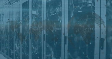 Sunucu odasında matematiksel denklemlerin ve veri işlemenin resmi. Küresel teknoloji, bilgisayar ve dijital arayüz kavramı dijital olarak oluşturulmuş görüntü.