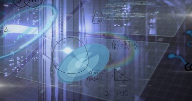 Sunucu odasına karşı gökkuşağı merceğinin üzerinde matematiksel denklemlerin ve veri işlemenin görüntüsü. Bilgisayar arayüzü ve iş veri depolama teknolojisi kavramı