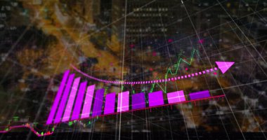 Şehir manzarası üzerinde grafik ve veri işleme resmi. Küresel iş, finans ve dijital arayüz kavramı dijital olarak oluşturulmuş görüntü.