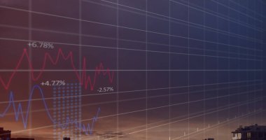 Şehir manzarası üzerinde finansal veri işleme resmi. Küresel iş, finans, veri işleme ve dijital arayüz kavramı dijital olarak oluşturuldu.