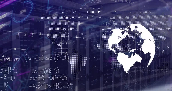 Bild Der Datenverarbeitung Mit Globus Und Weltkarte Über Serverraum Globales — Stockfoto