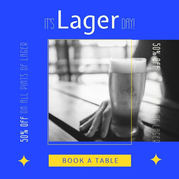 Composição Texto Dia Lager Sobre Mão Com Cerveja Dia Lager — Fotografia de Stock