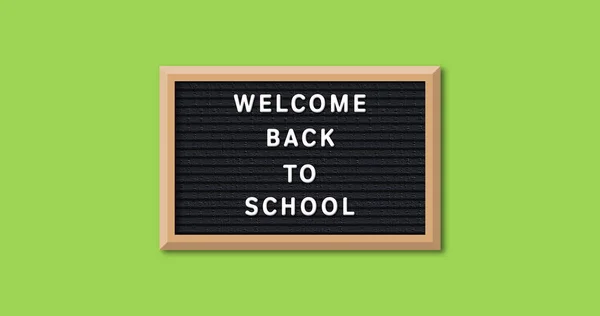 Bild Des Willkommens Zurück Der Schule Bord Vor Grünem Hintergrund — Stockfoto