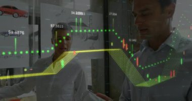 Çeşitli iş adamları hakkında finansal veri işleme ve istatistiklerin animasyonu. Küresel iş, finans ve veri işleme kavramı dijital olarak oluşturulmuş video.