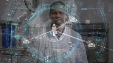 Bu video, küresel bir bağlantı ağının ve dijital arayüz kavramının animasyonudur. Video, bir bağlantı ağı ve alanı tarayan bir şehir manzarası gösteriyor..