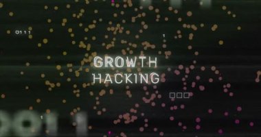 Bilgisayar anakart üzerinden veri işleme ve metin hackleme animasyonu. Dijital olarak oluşturulmuş küresel çevrimiçi güvenlik, bilgisayar ve veri işleme kavramı.