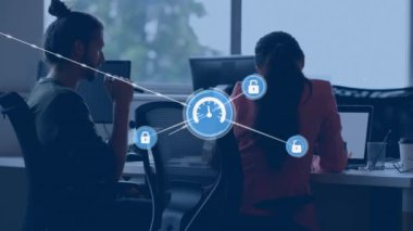 Ofiste tartışan çeşitli erkek ve kadın meslektaşlar üzerine dijital simge ağının animasyonu. Küresel ağ ve iş teknolojisi kavramı