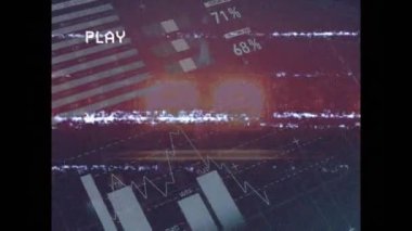 Çeşitli veri ve grafiklerle arızalı klasik video animasyonu. Küresel veri işleme, dijital arayüz, iletişim ve teknoloji konsepti dijital olarak oluşturulmuş video.