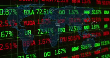 Finansal veri işleme animasyonu ve kara arka planda dünya haritası. Küresel finans, iş ve veri işleme kavramı dijital olarak oluşturulmuş video.