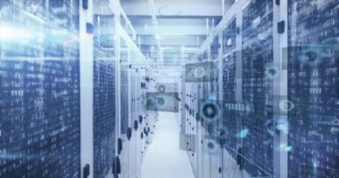 Bilgisayar sunucularında tarama ve veri işleme dürbünlerinin animasyonu. Dijital olarak oluşturulan küresel ağlar, hesaplama ve veri işleme kavramı.