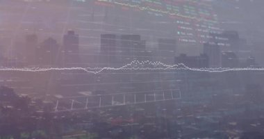 Şehir manzarası üzerinde finansal veri işleme animasyonu. küresel iş, finans ve veri işleme kavramı dijital olarak oluşturulmuş video.